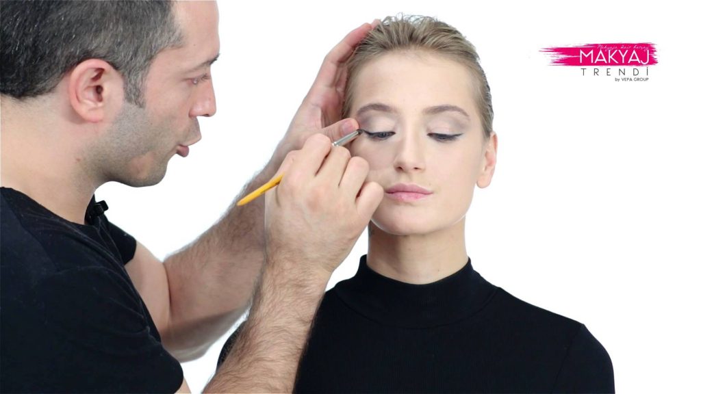 Profesyonel makyaj sanatçısı Erkan Uluç’tan eyeliner çekme tüyoları