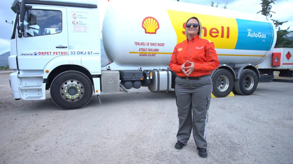 Fatma Bilici,  İlk Kadın LPG Tankeri Sürücüsü Oldu