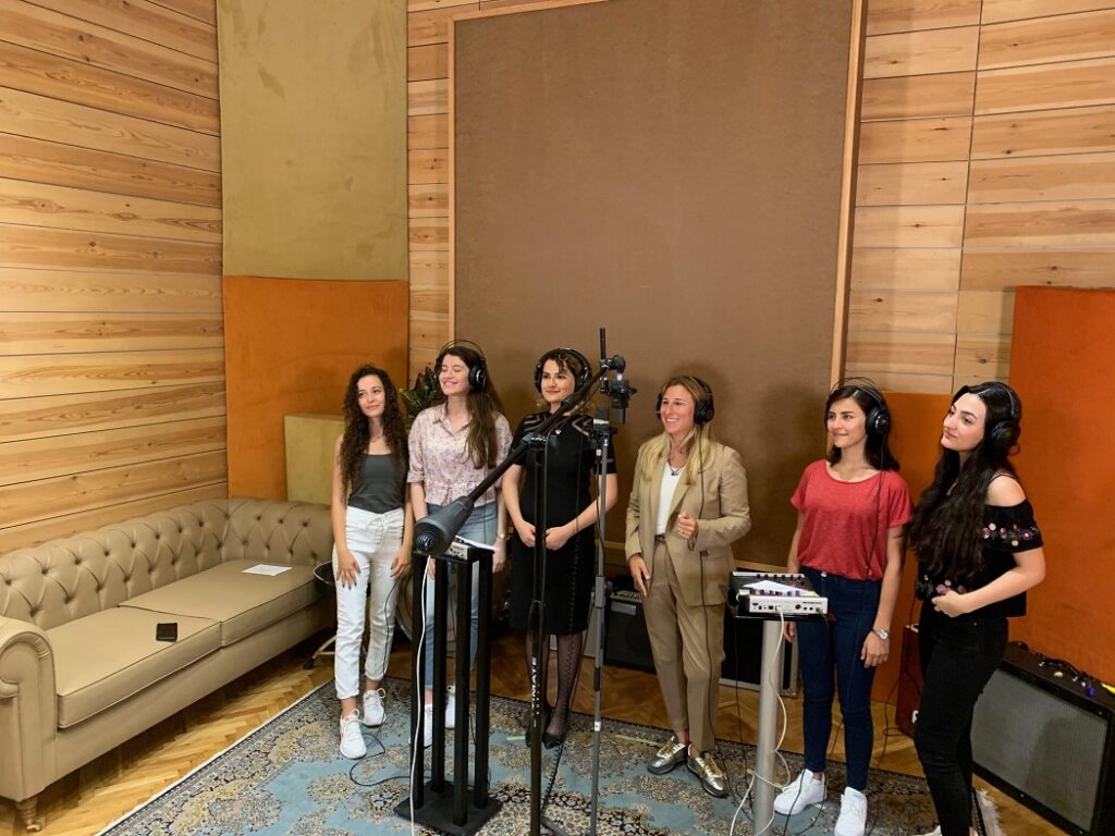 Türkiye’nin Mühendis Kızları Şarkı Söylüyor
